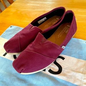 TOMS Classic Espadrilles with Bag and Sticker - Size 8.5W - Maroon Red